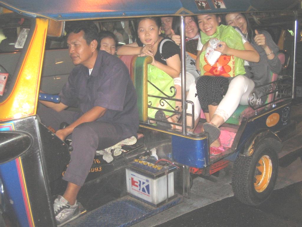 Bangkok tuktuk overcrowded with people